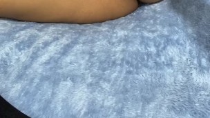 Le mando un vídeo masturbandome a mi jefe con mi uniforme de secundaria