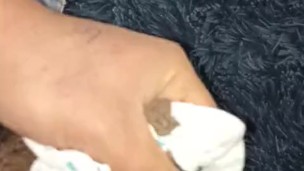 Lleno de lechita las bragas de mi amiga